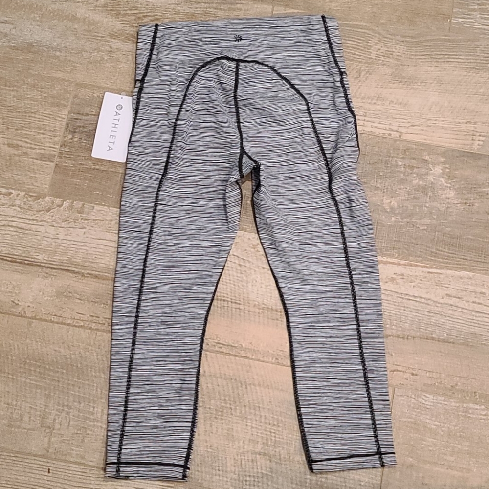 Athleta | High Rise Capri - Picture 3 of 8